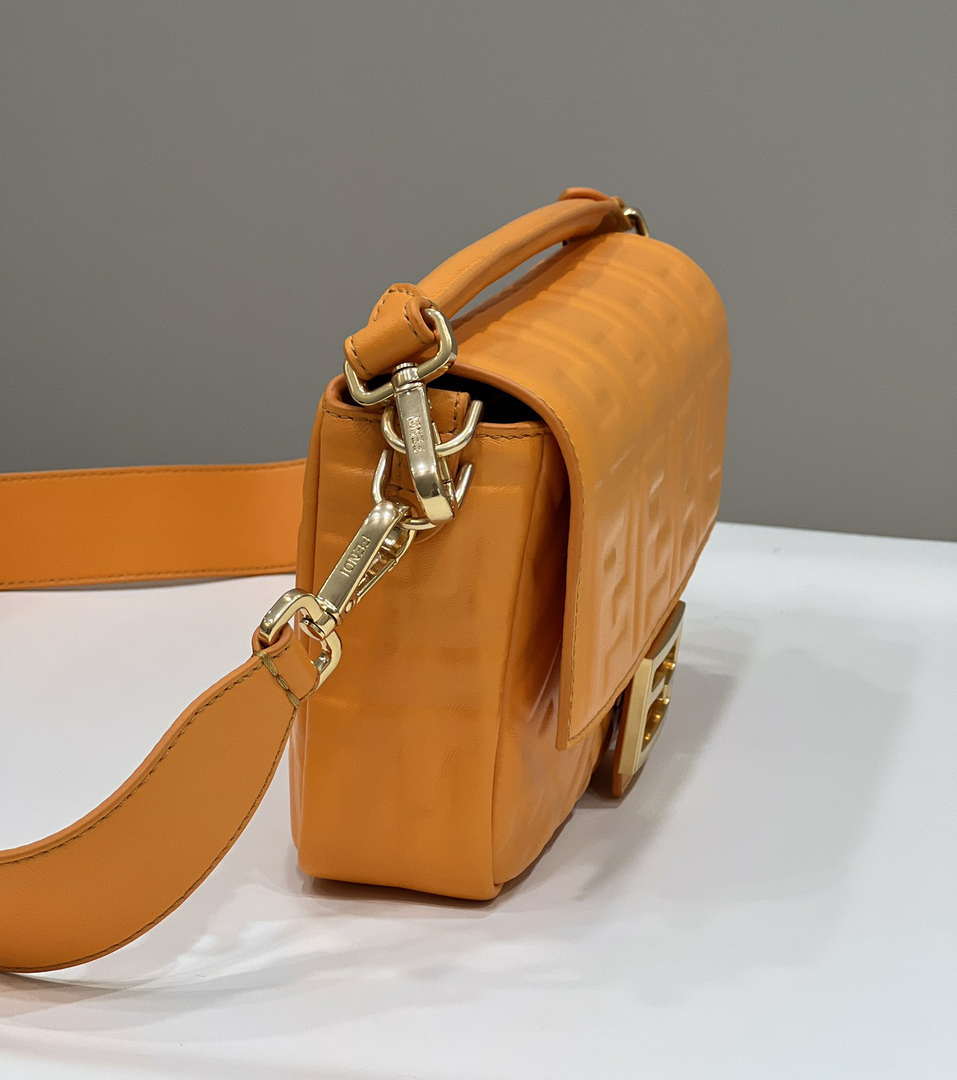 fendi-8br600-baguette-medium-orange-leather-0135m-bag-004-luxi.com.ru